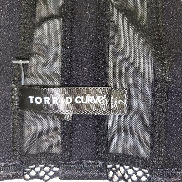 Torrid Curve Black Strappy Lace Detail Longline Bra Gold Hardware 3720 - Picture 6 of 10